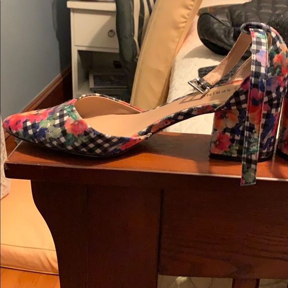 Spring Shoes worn twice! - Picture 2 of 2